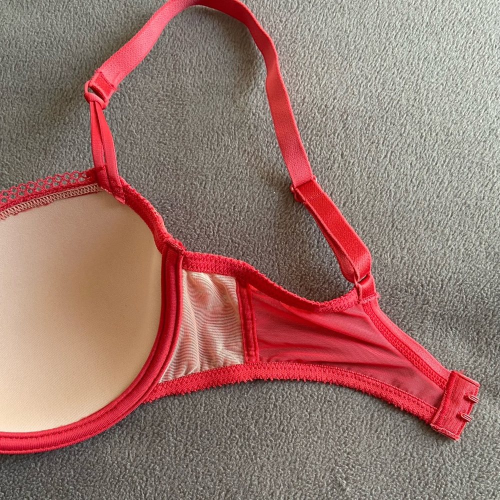 NWOT Chantelle demi, lined underwire bra in coral lace overlay 32D - Picture 4 of 5